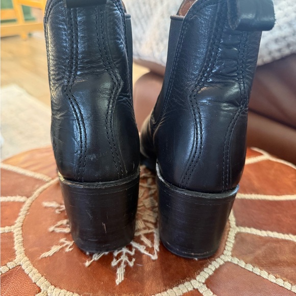 Frye Sabrina Chelsea Boots - Picture 4 of 6